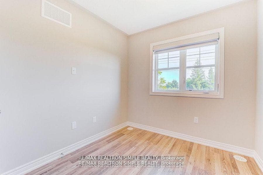 120 Roy Grove Way photo 20