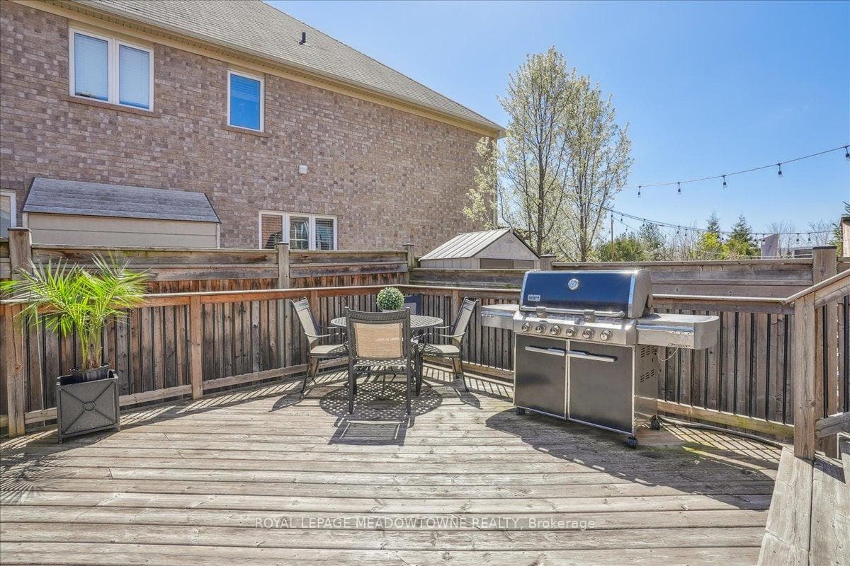 391 Wettlaufer Terrace photo 37