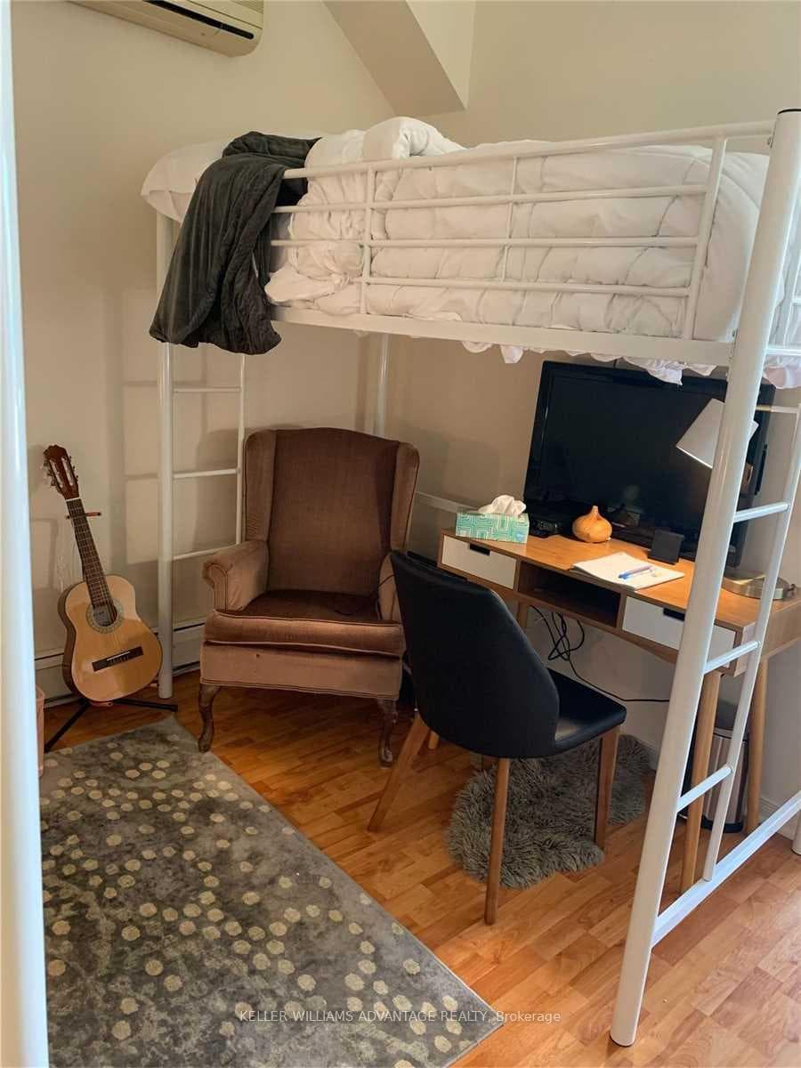 419 Pape Avenue Unit Upper photo 7