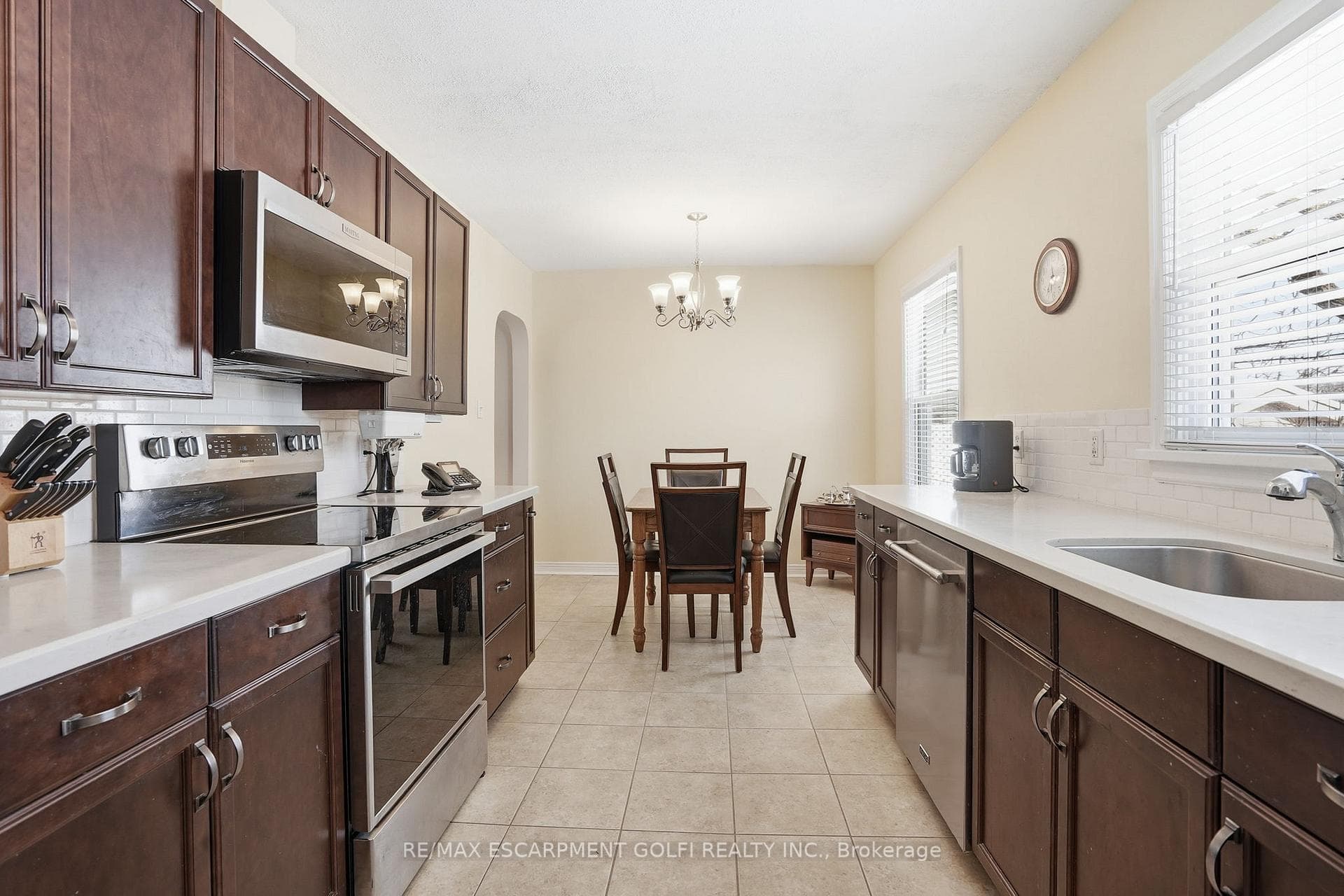 77 Jacobson Avenue photo 9