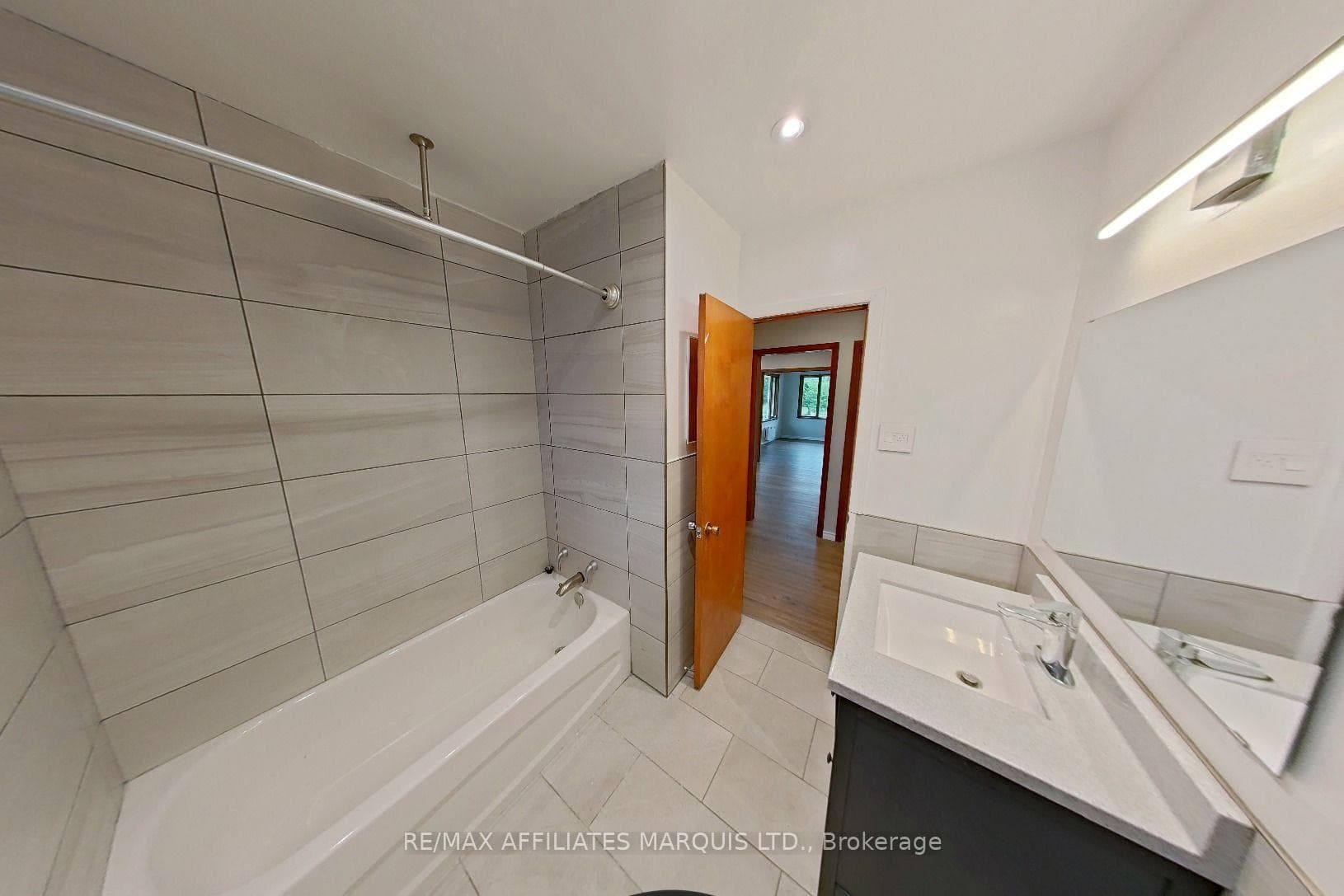 777 Sandfield Crescent photo 9