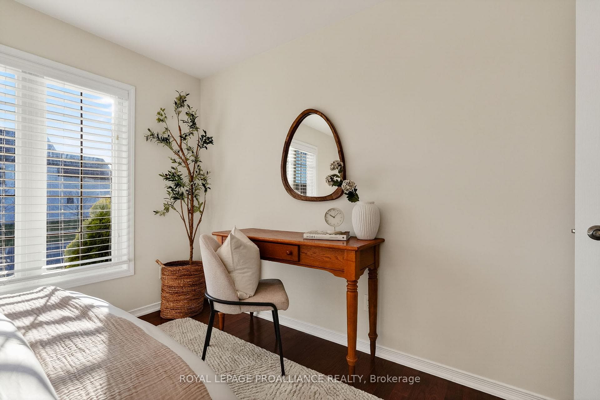 868 Mcmurdo Drive photo 25