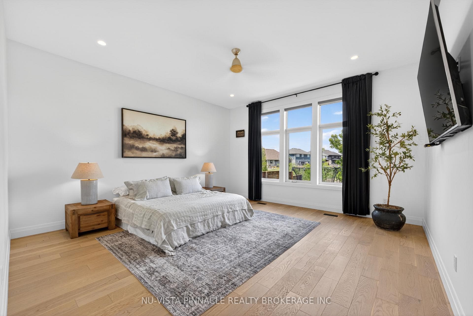 2572 LUCAS Avenue photo 23