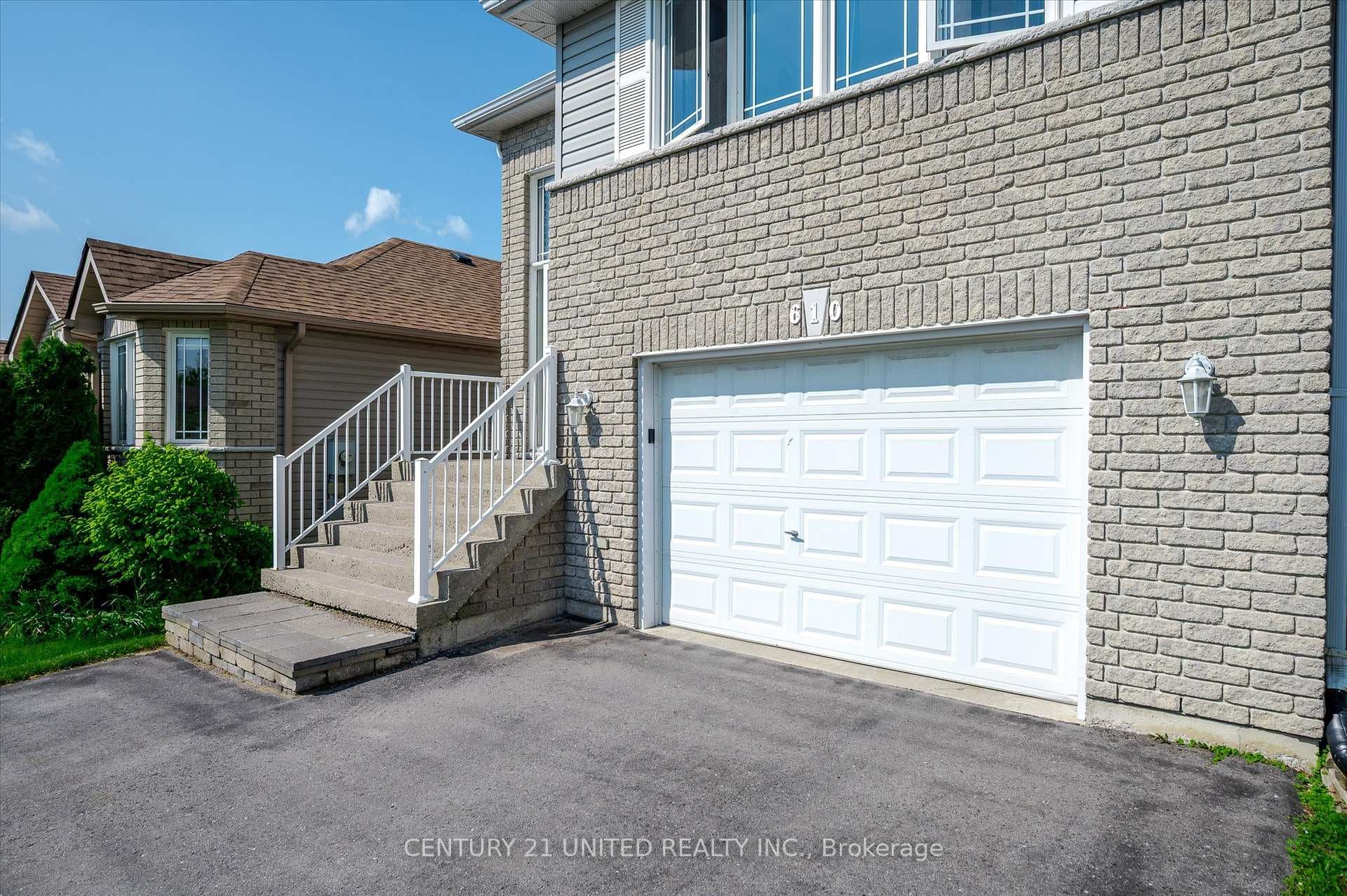 610 Clancy Crescent photo 5