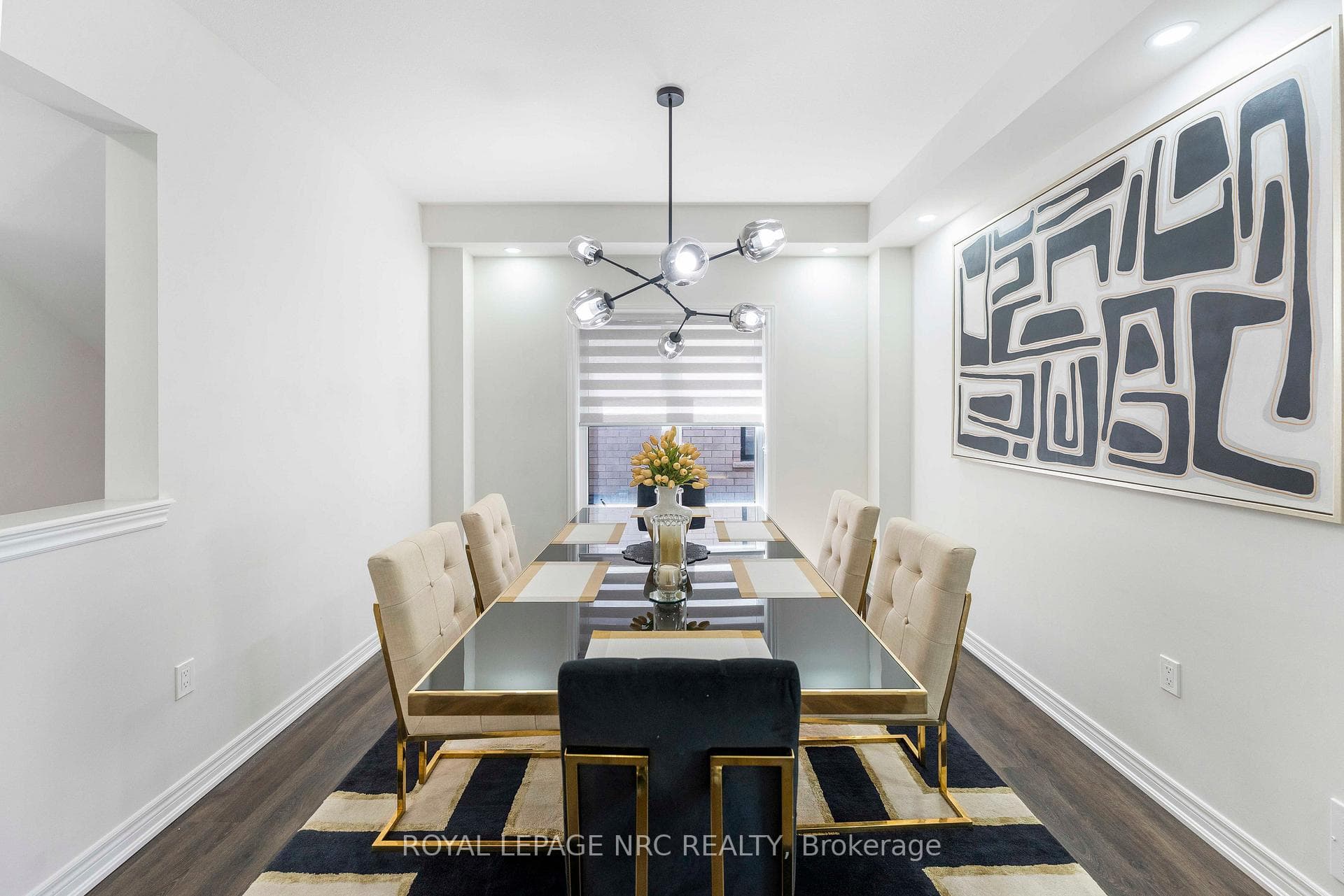 12 Swan Avenue photo 9