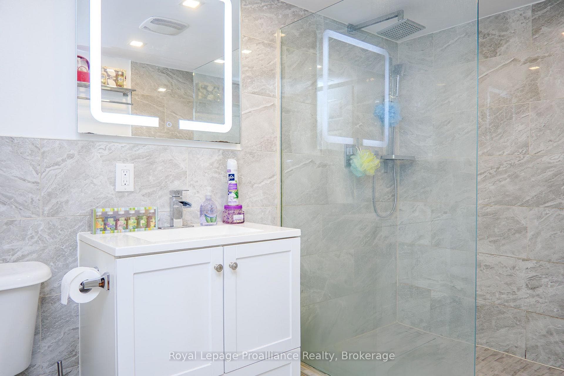 44 Ireland Drive photo 32