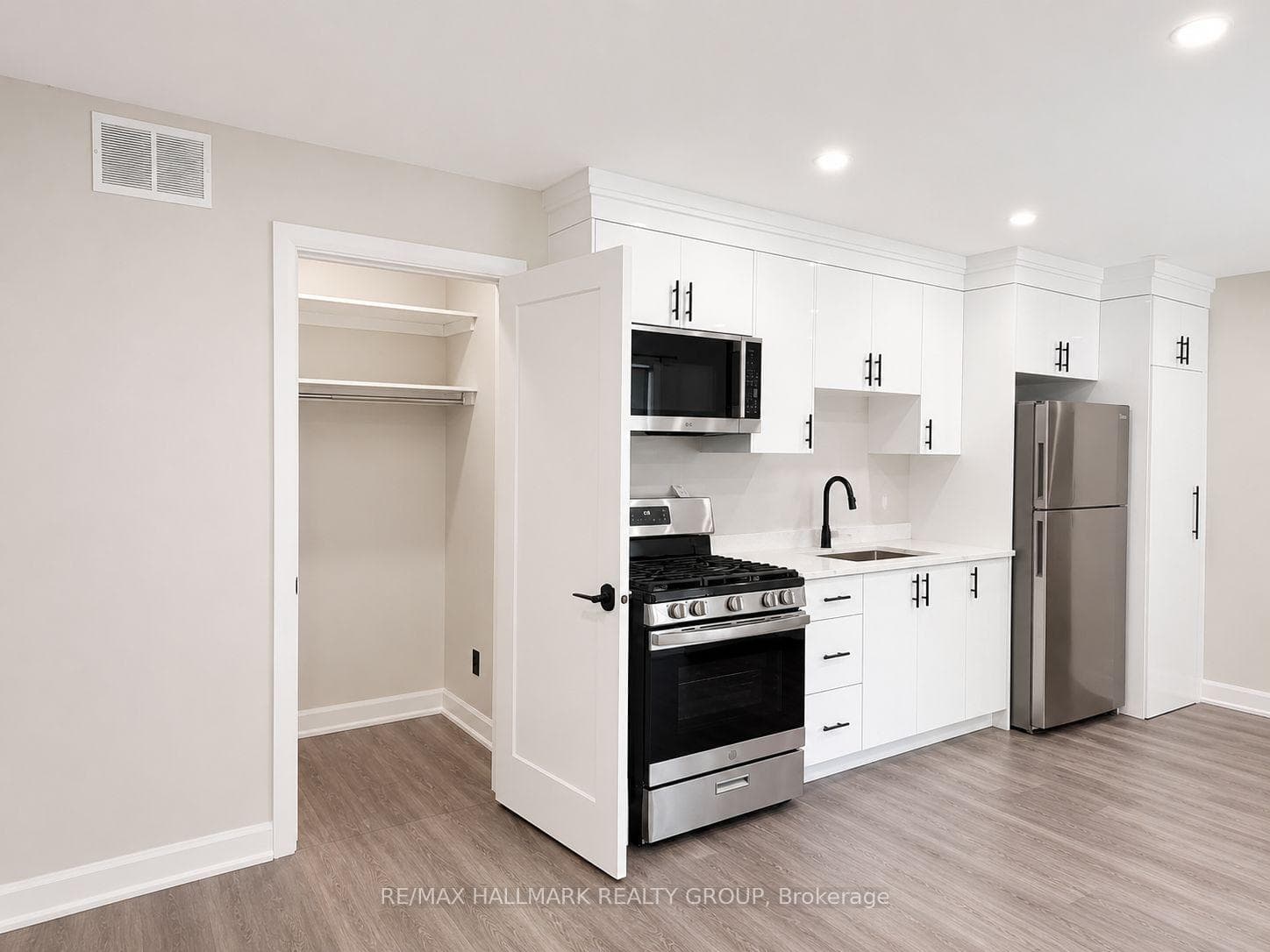 131 Camelia Avenue Unit 3B photo 8