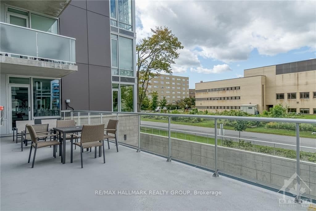 570 DE MAZENOD Avenue Unit 606 photo 19