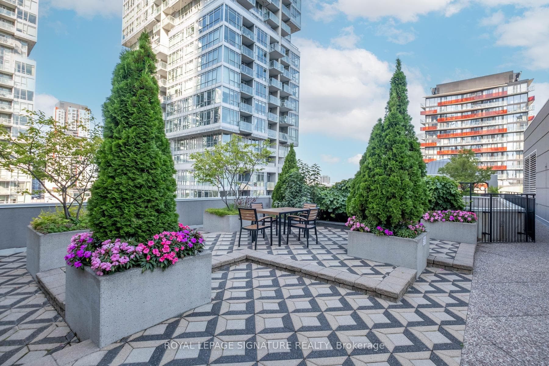 140 Simcoe Street Unit 221 photo 19