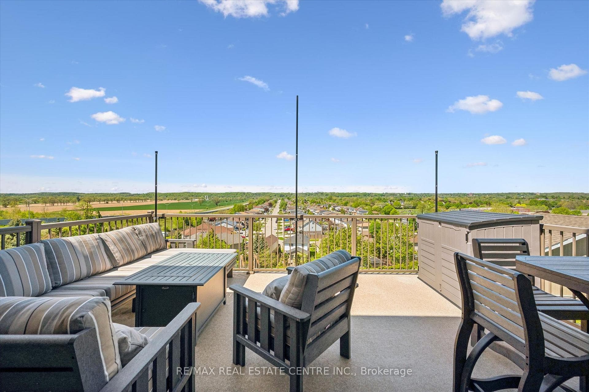 Upper Deck with Panoramic Views