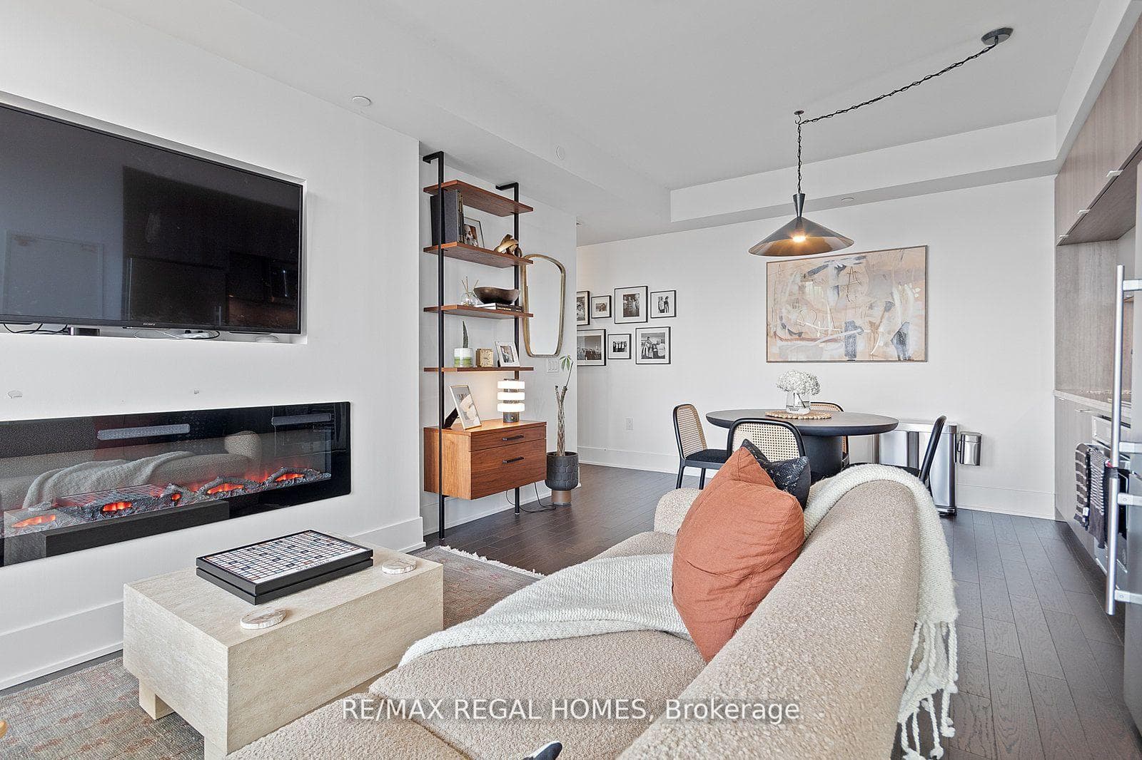 585 Bloor Street Unit 3215 photo 8
