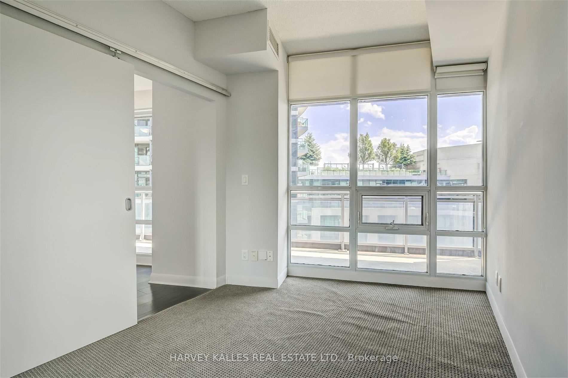 15 Bruyeres Mews Unit 1005 photo 7