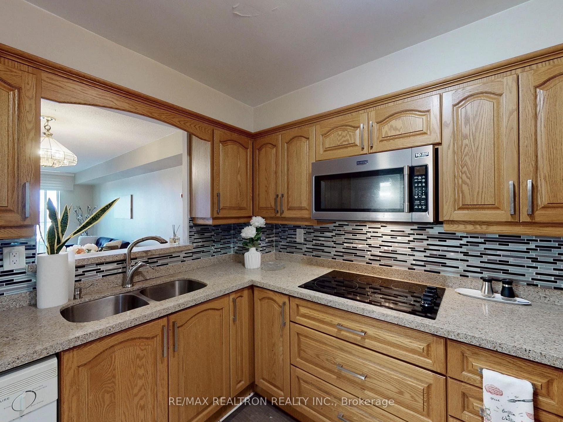 430 McLevin Avenue Unit 1606 photo 10