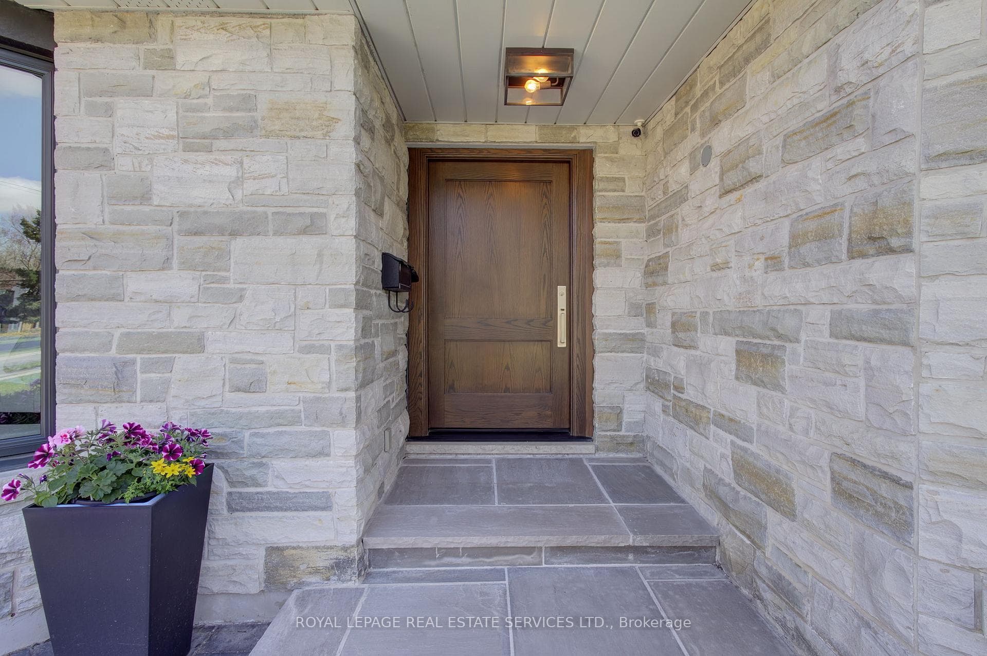 488 Grand Boulevard photo 2