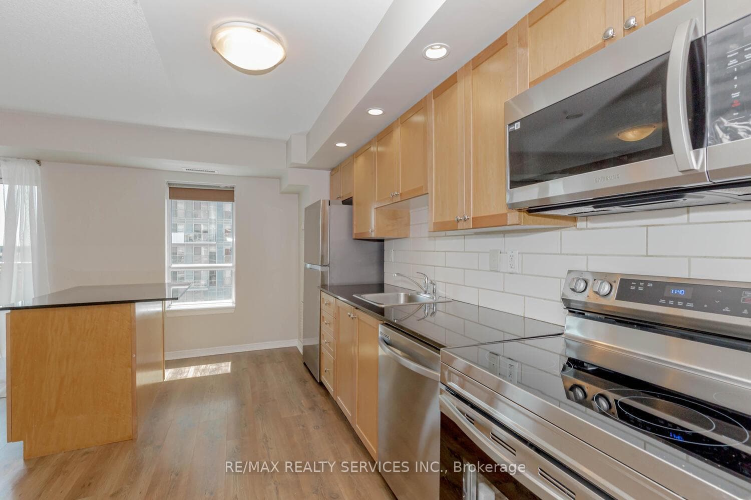 215 Queen Street Unit 808 photo 22