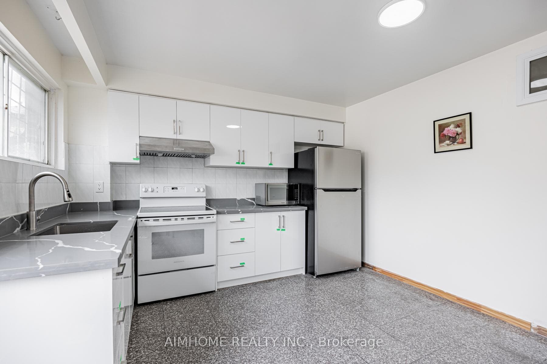 144 Wolseley Street Unit 1B photo 3