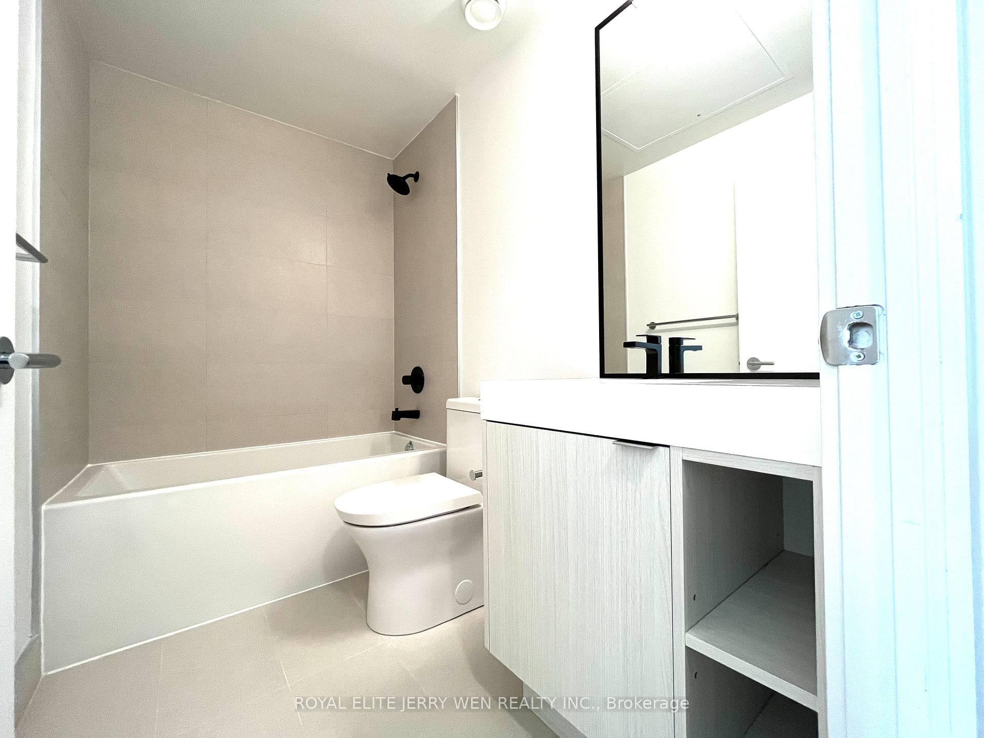 250 Lawrence Avenue Unit 613 photo 15