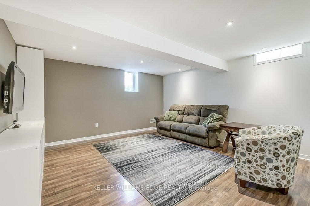 150 JACQUELINE Boulevard photo 24
