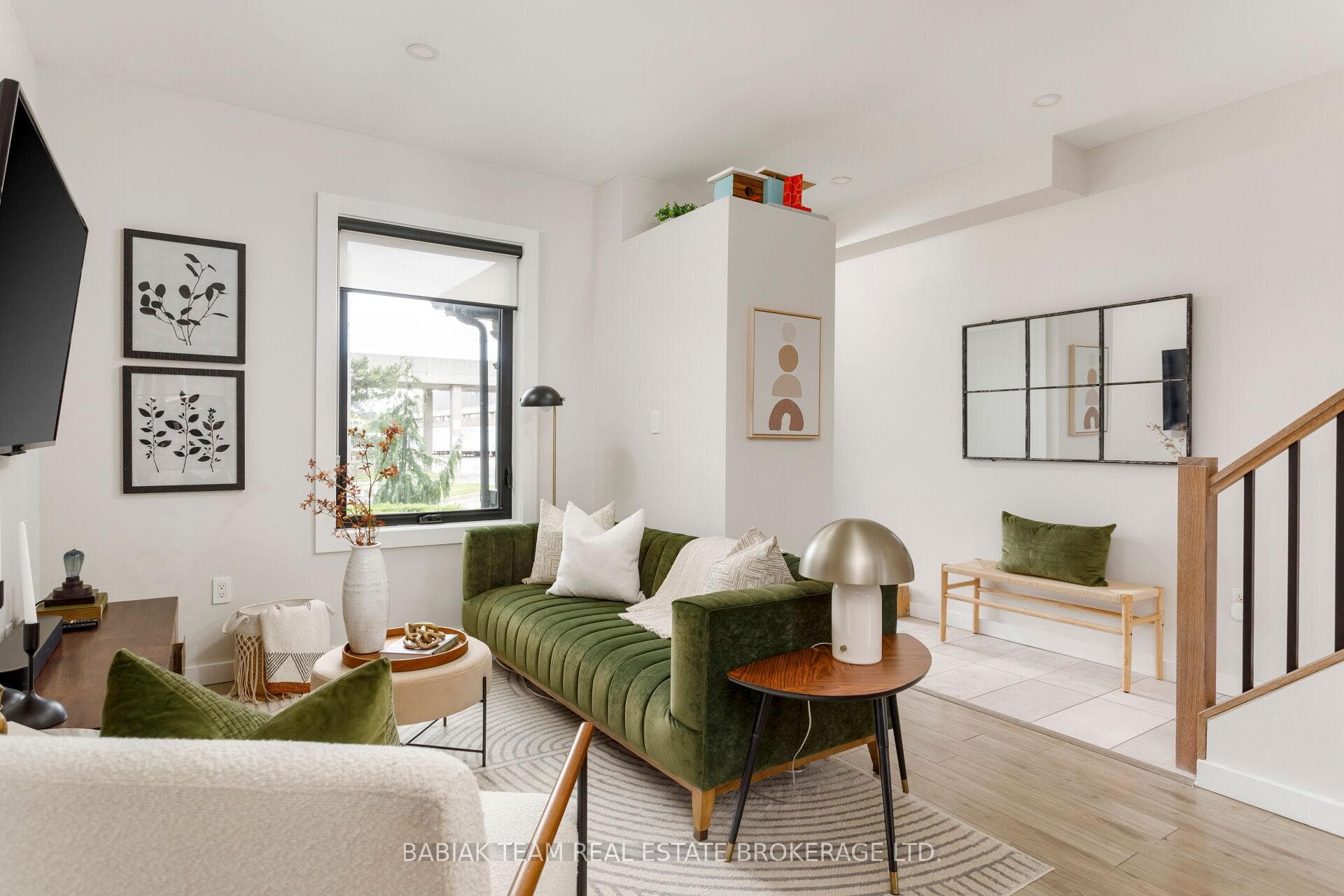 497 Keele Street photo 7