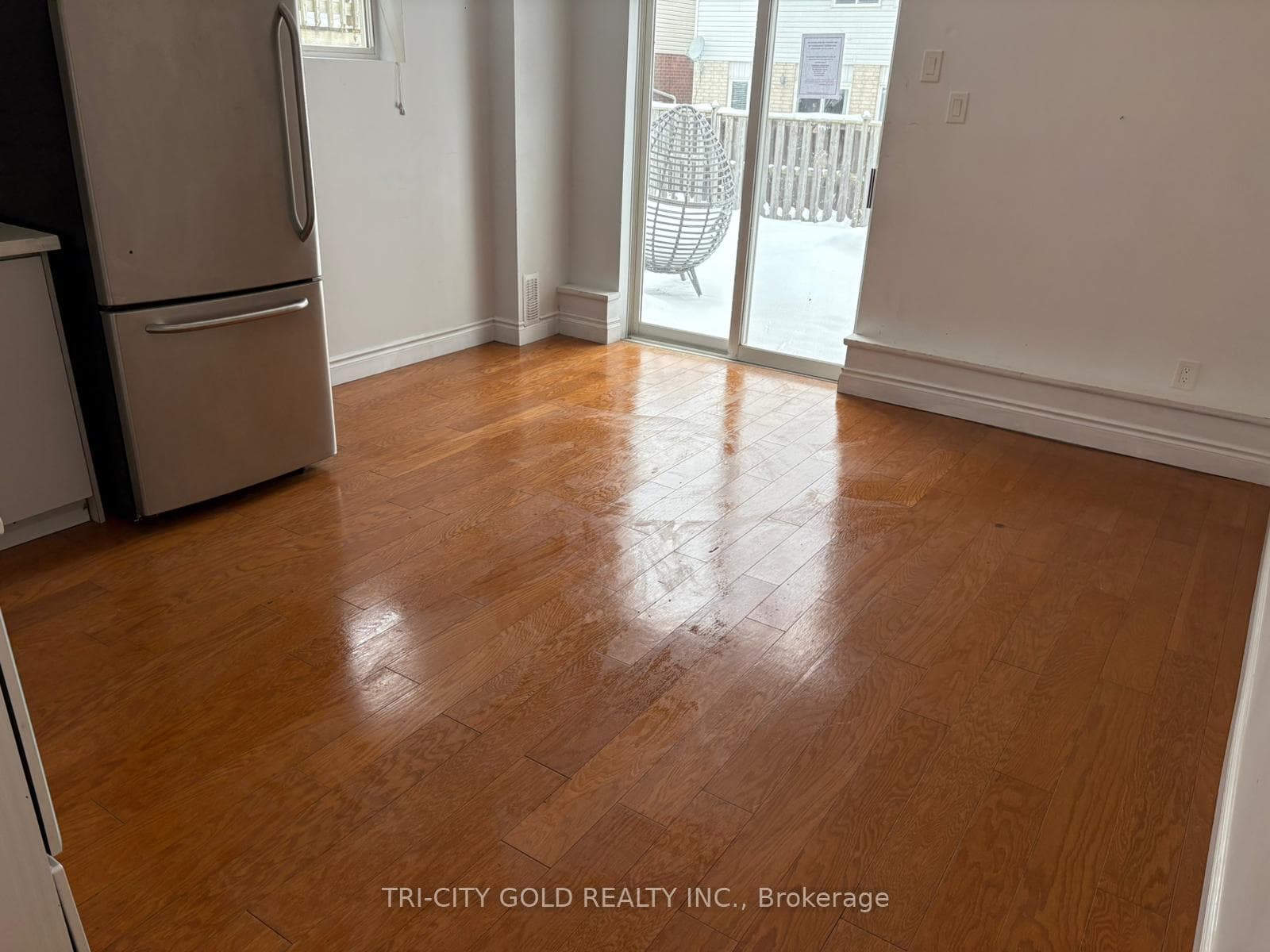 131 Peach Blossom Crescent Unit Lower photo 4