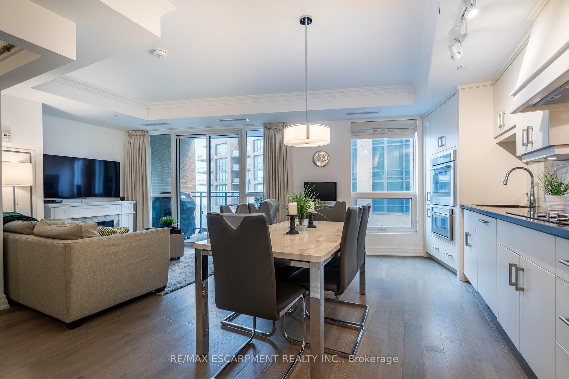 2060 Lakeshore Road Unit 401 photo 8