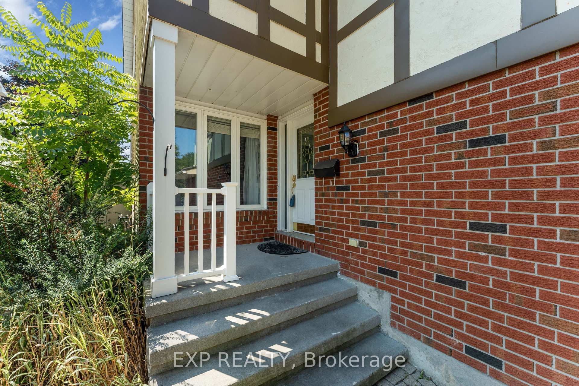 1762 Sunview Drive photo 2