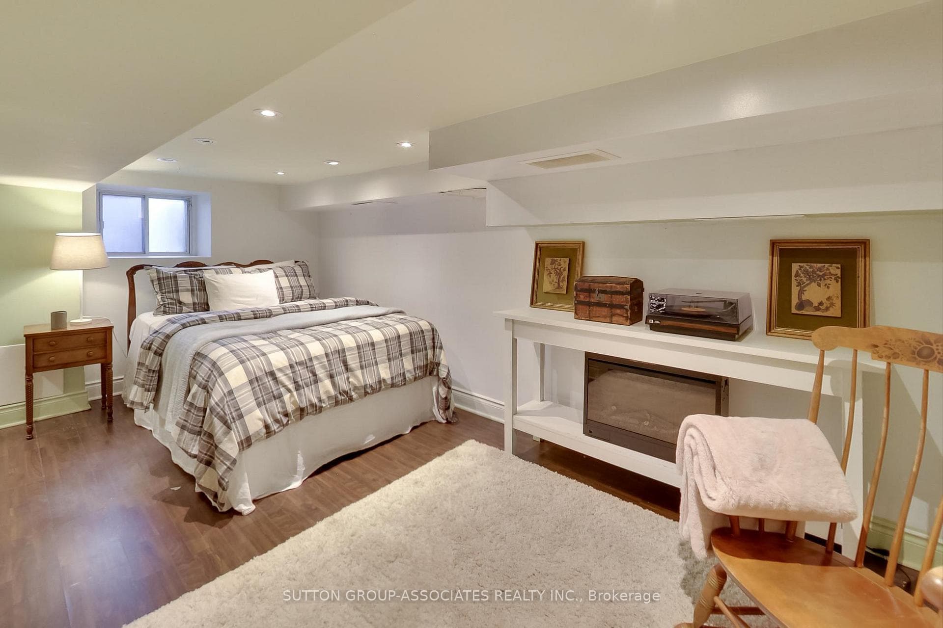 245 Grace Street photo 35