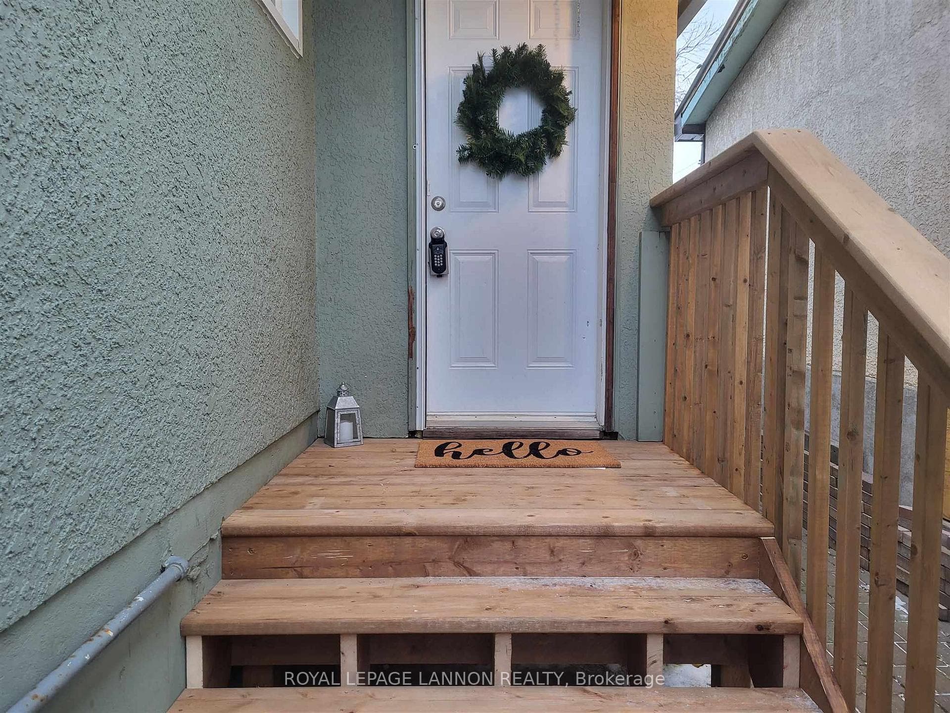 355 Ontario photo 2