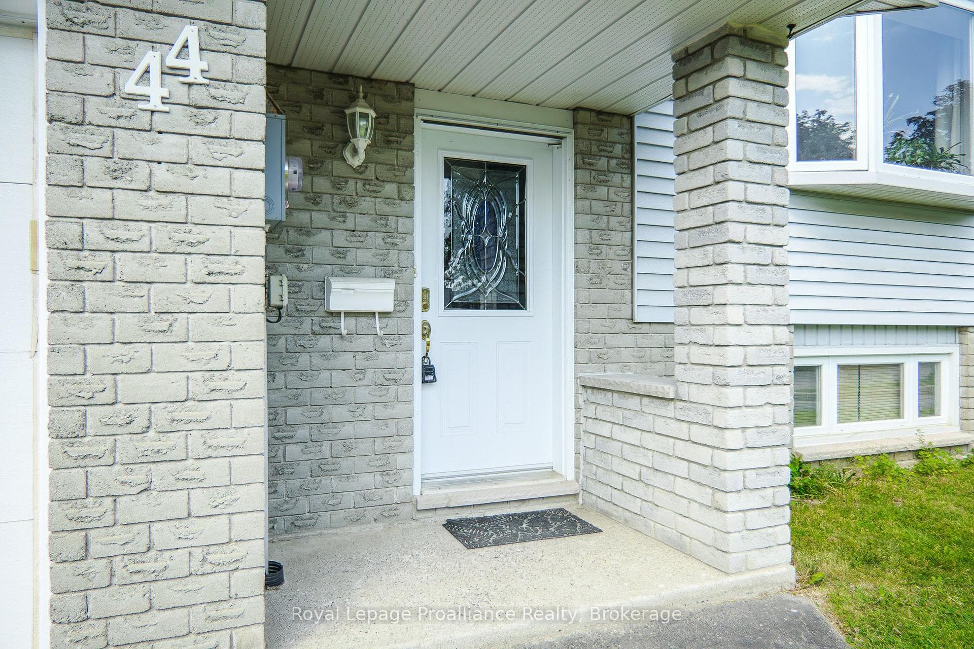 44 Ireland Drive photo 3