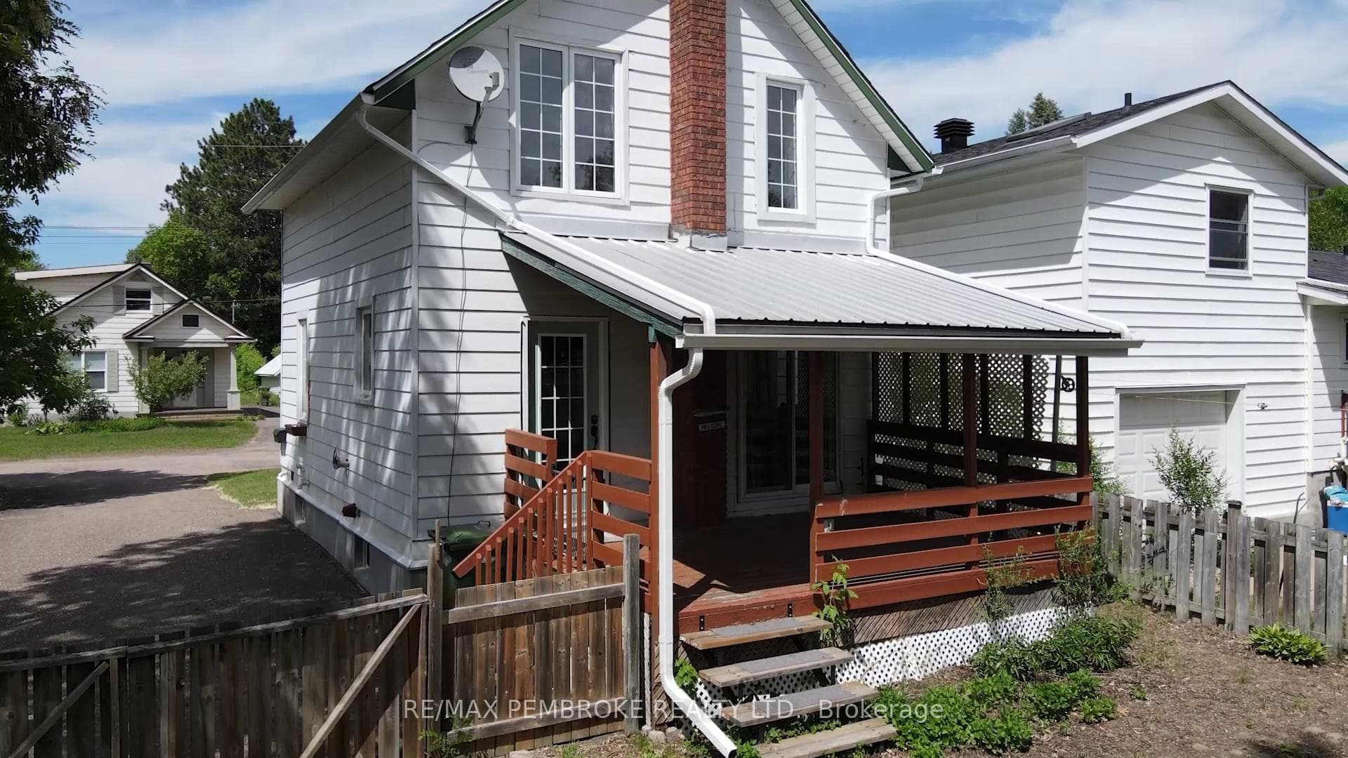 566 Perth Street photo 3