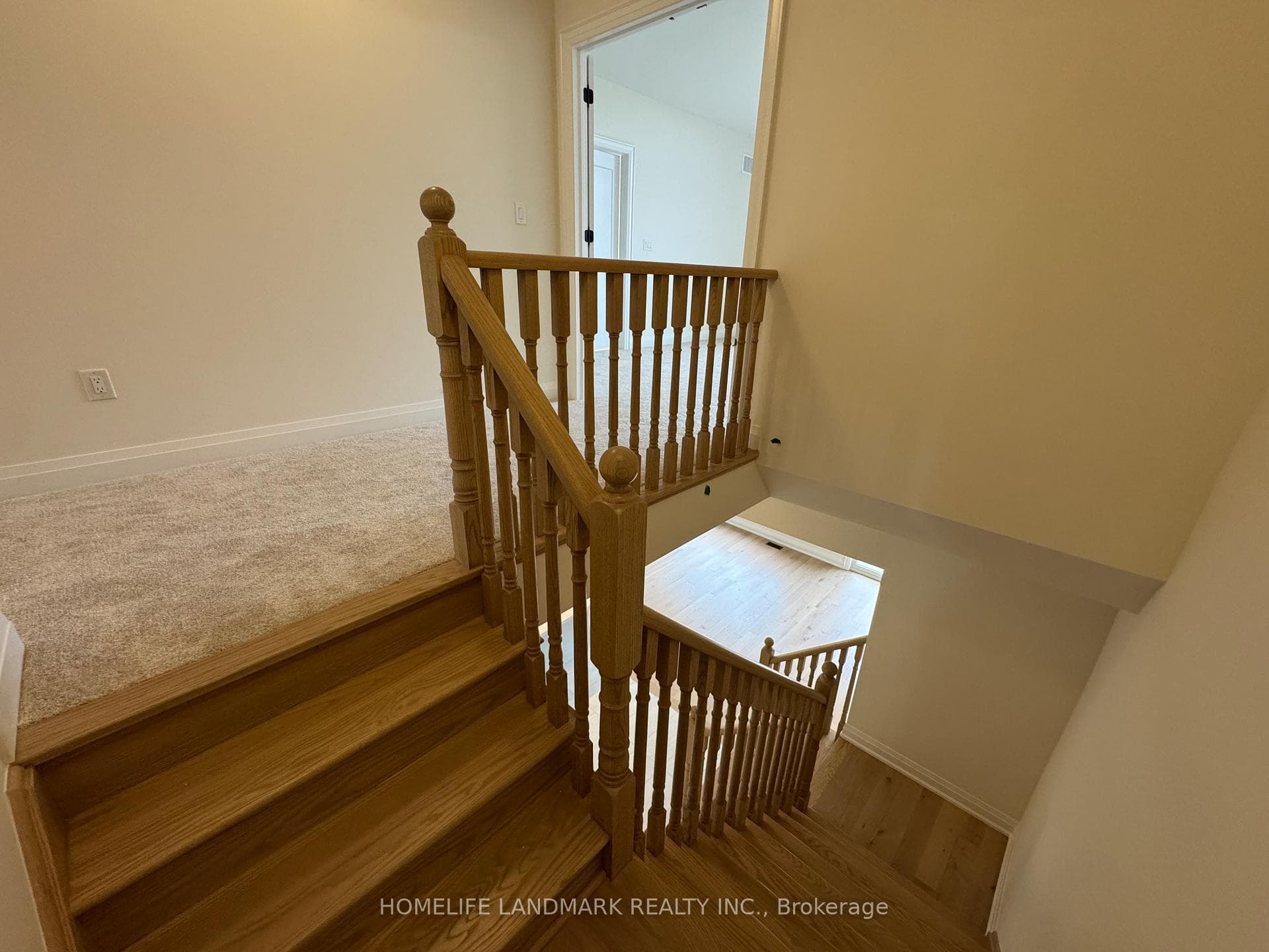 73 West Village Lane photo 23