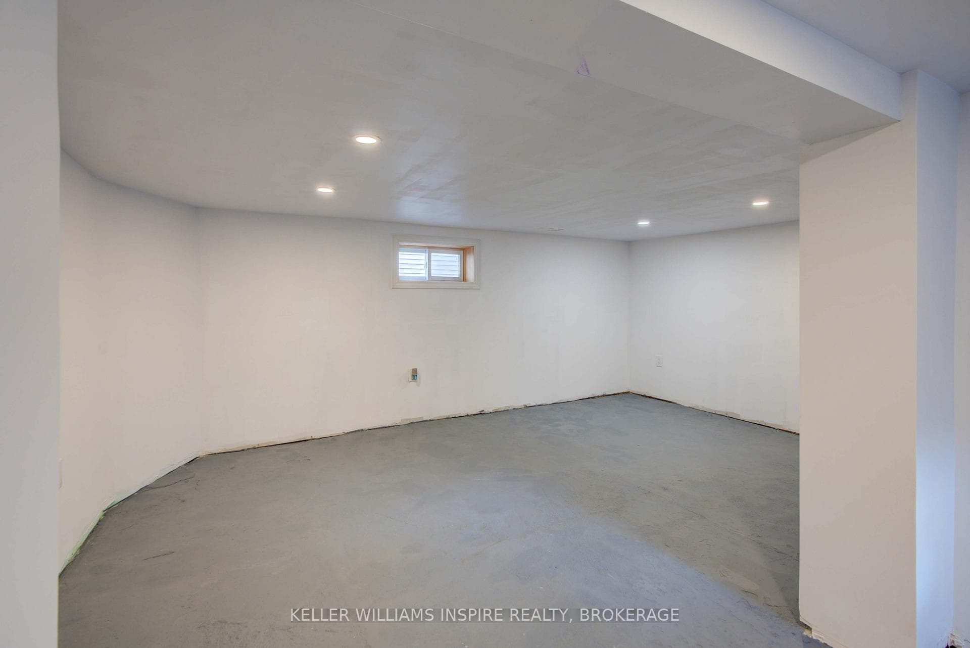 601 MacDonnell Street photo 23