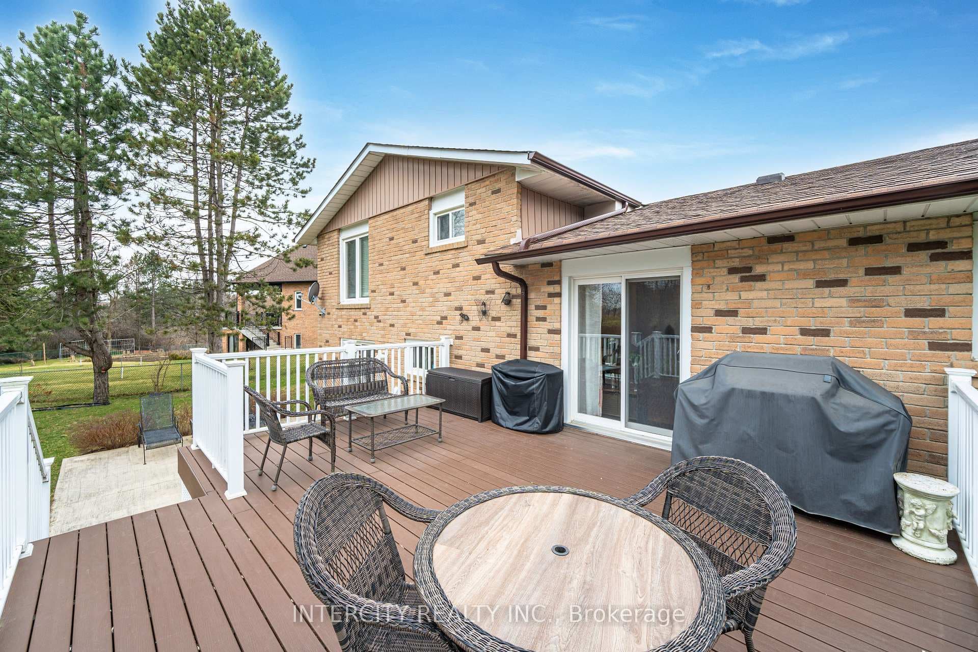 57 Hambly Avenue photo 8