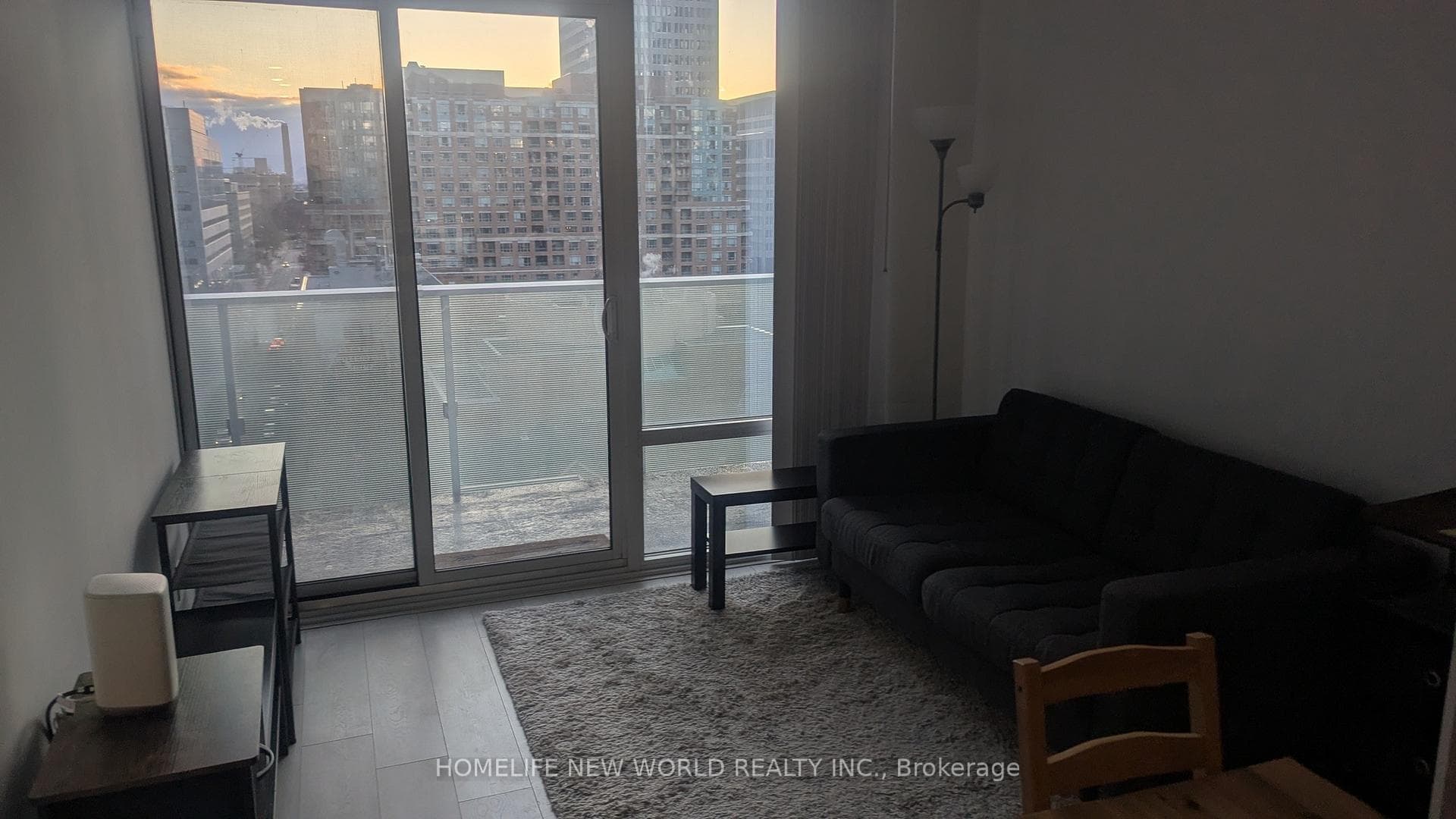 501 Yonge Street Unit 813 photo 6