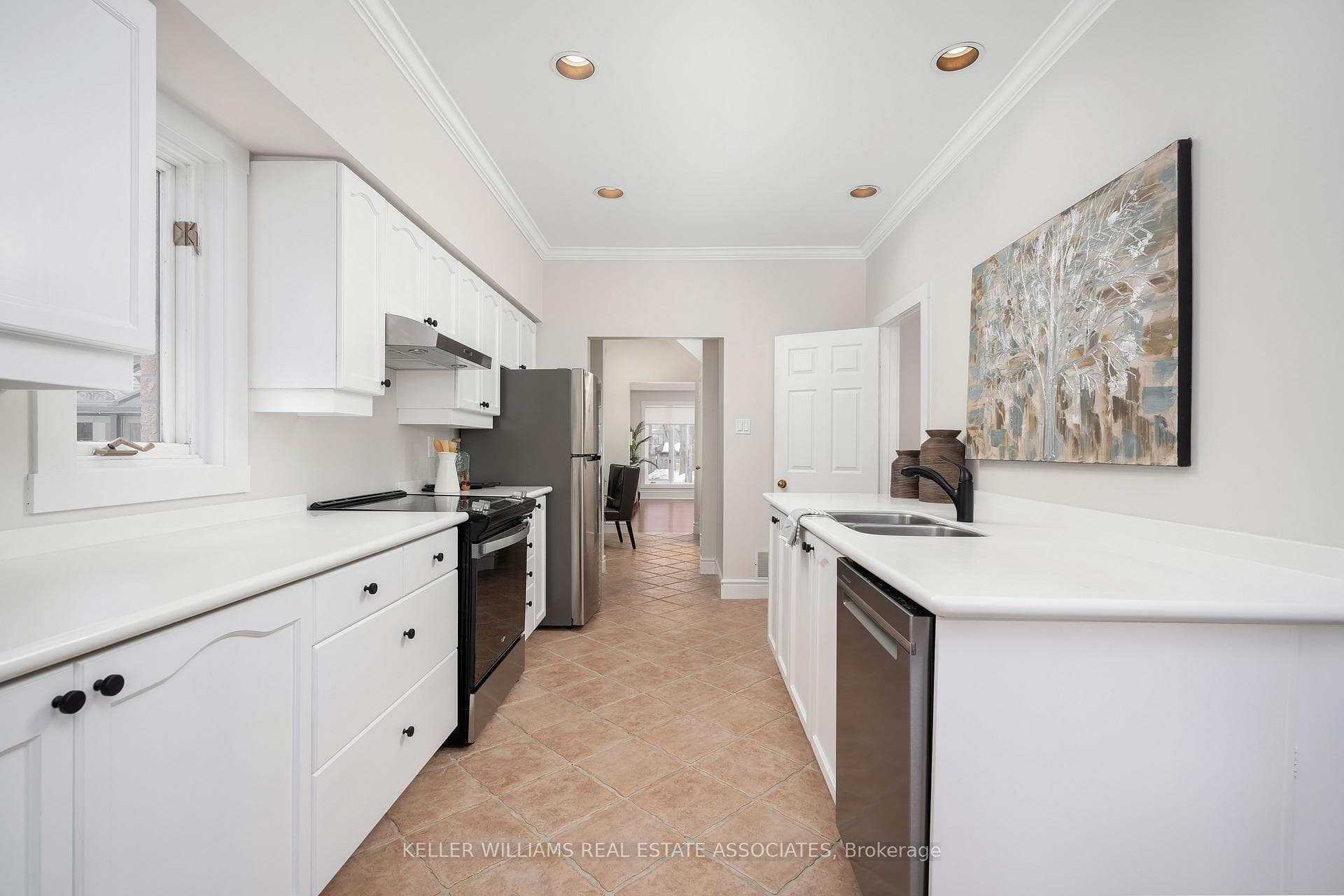 164 Allan Street photo 19