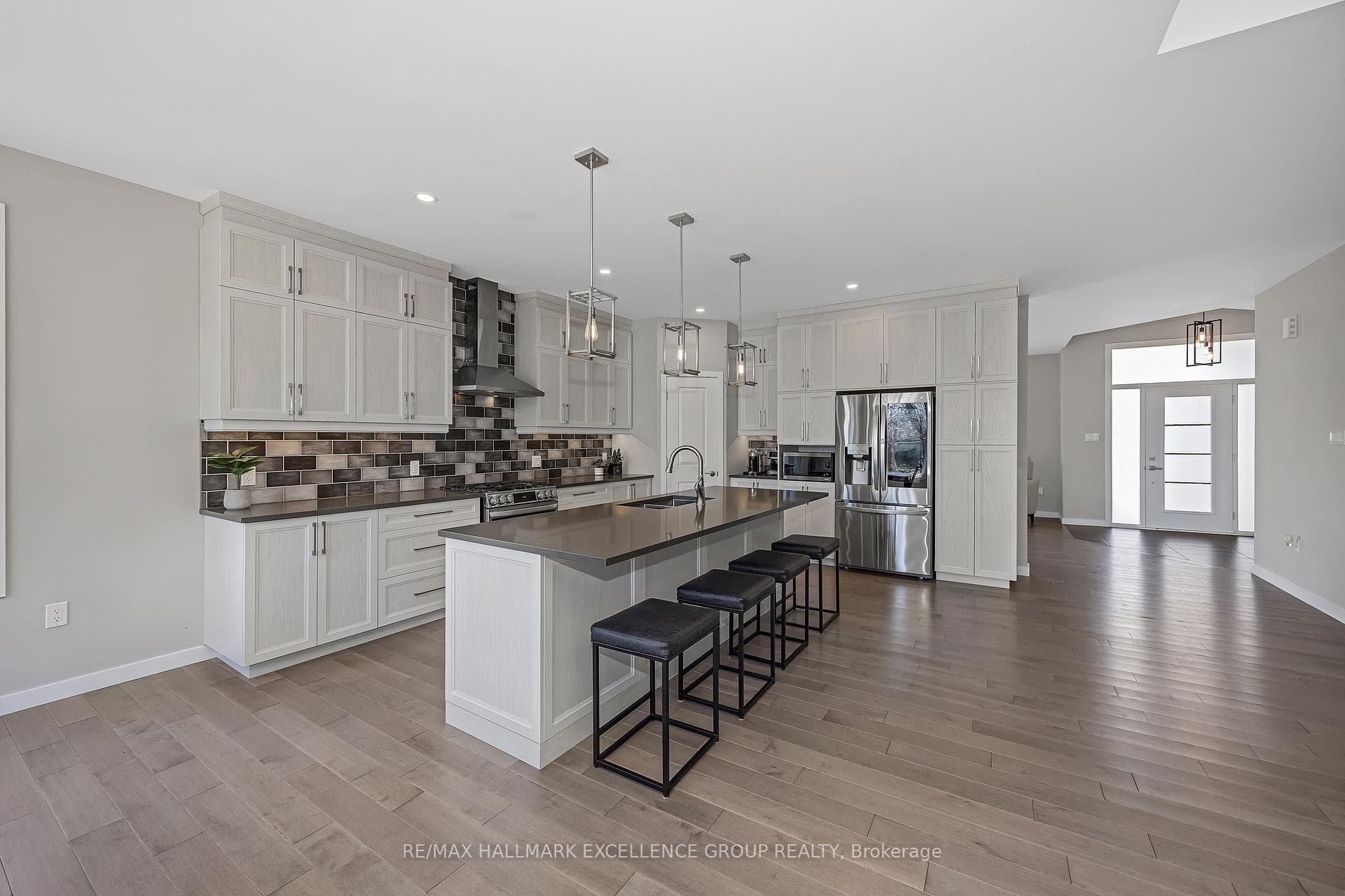 921 Colette Street photo 11