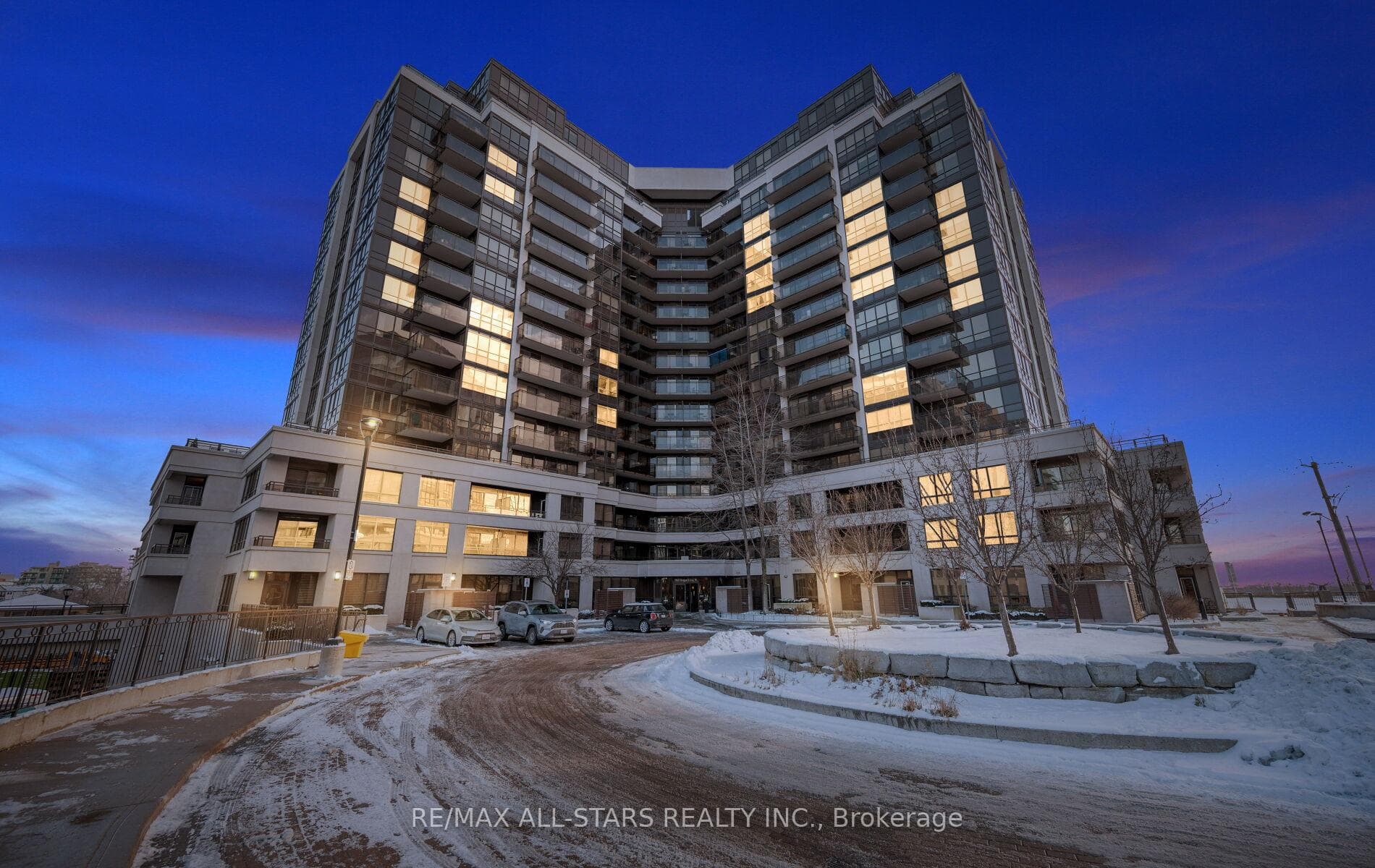 1060 Sheppard Avenue Unit 703 photo 3