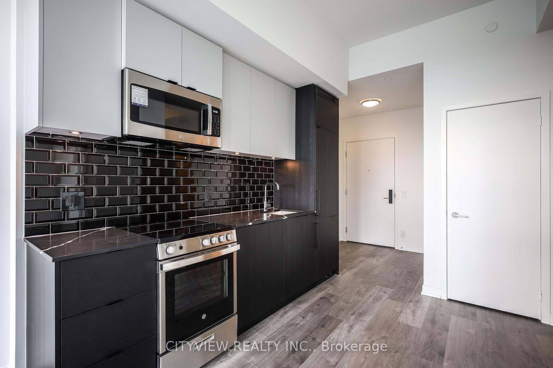 285 Dufferin Street Unit 1121 photo 8