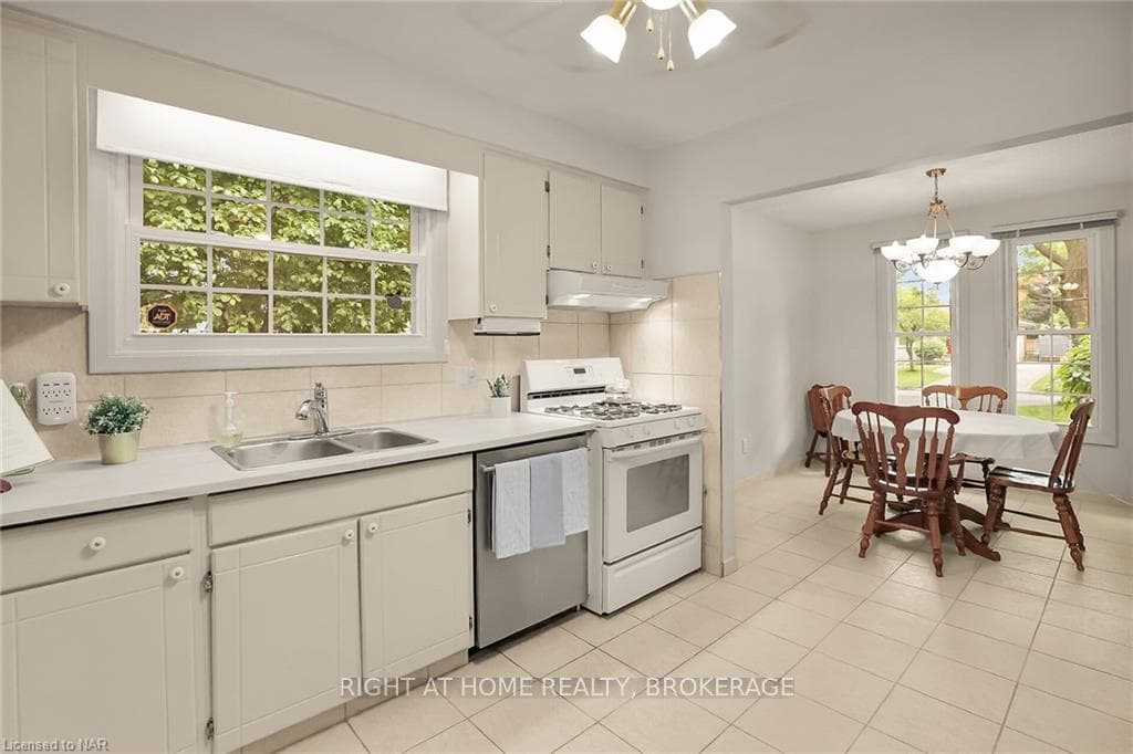 55 AQUADALE Drive photo 9