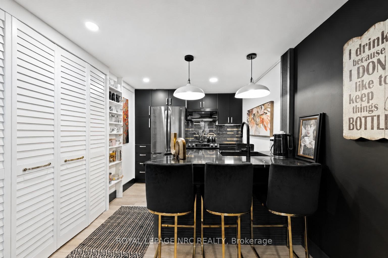 Lwr Lvl Kitchen with Quartz & 14K Gold Backsplash