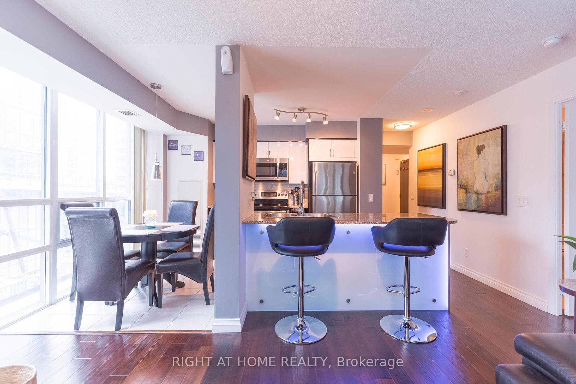 30 Grand Trunk Crescent Unit 506 photo 1