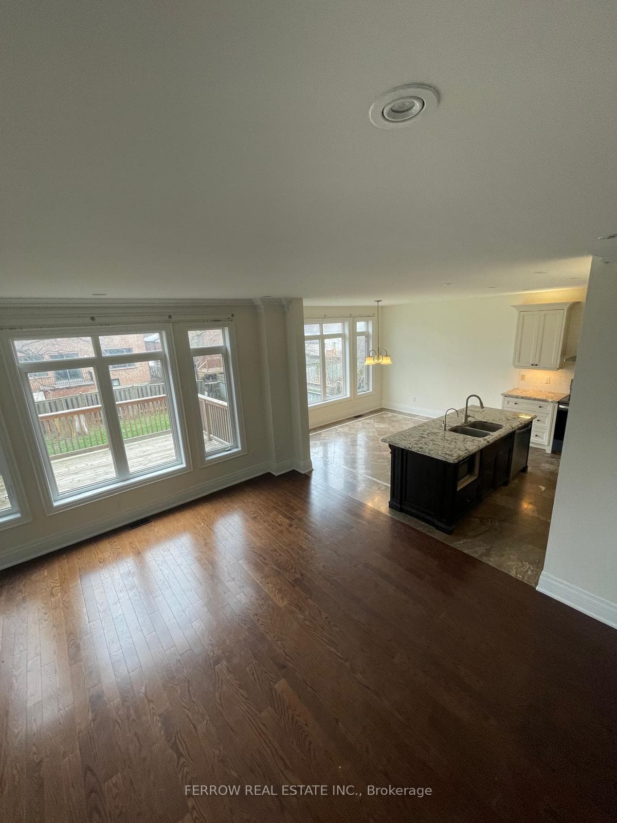 11 Nipigon Avenue photo 14