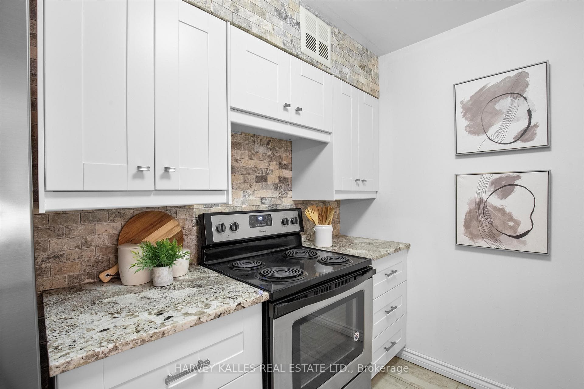 1055 Bay Street Unit 1008 photo 8