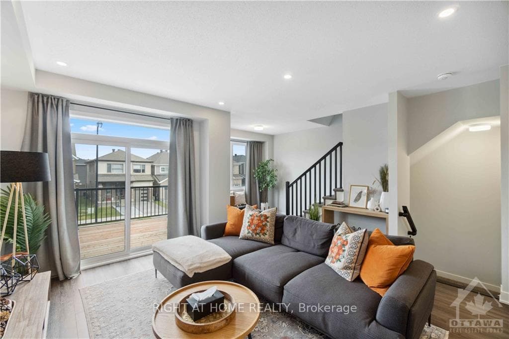 1028 APOLUNE Street photo 8