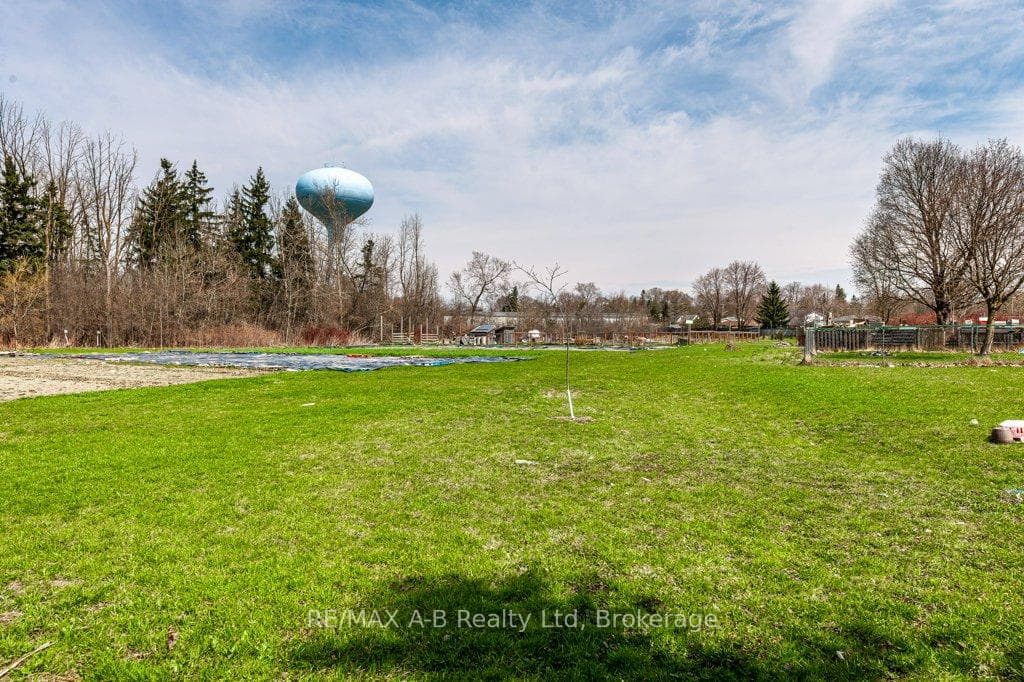 360 Maple Avenue photo 43
