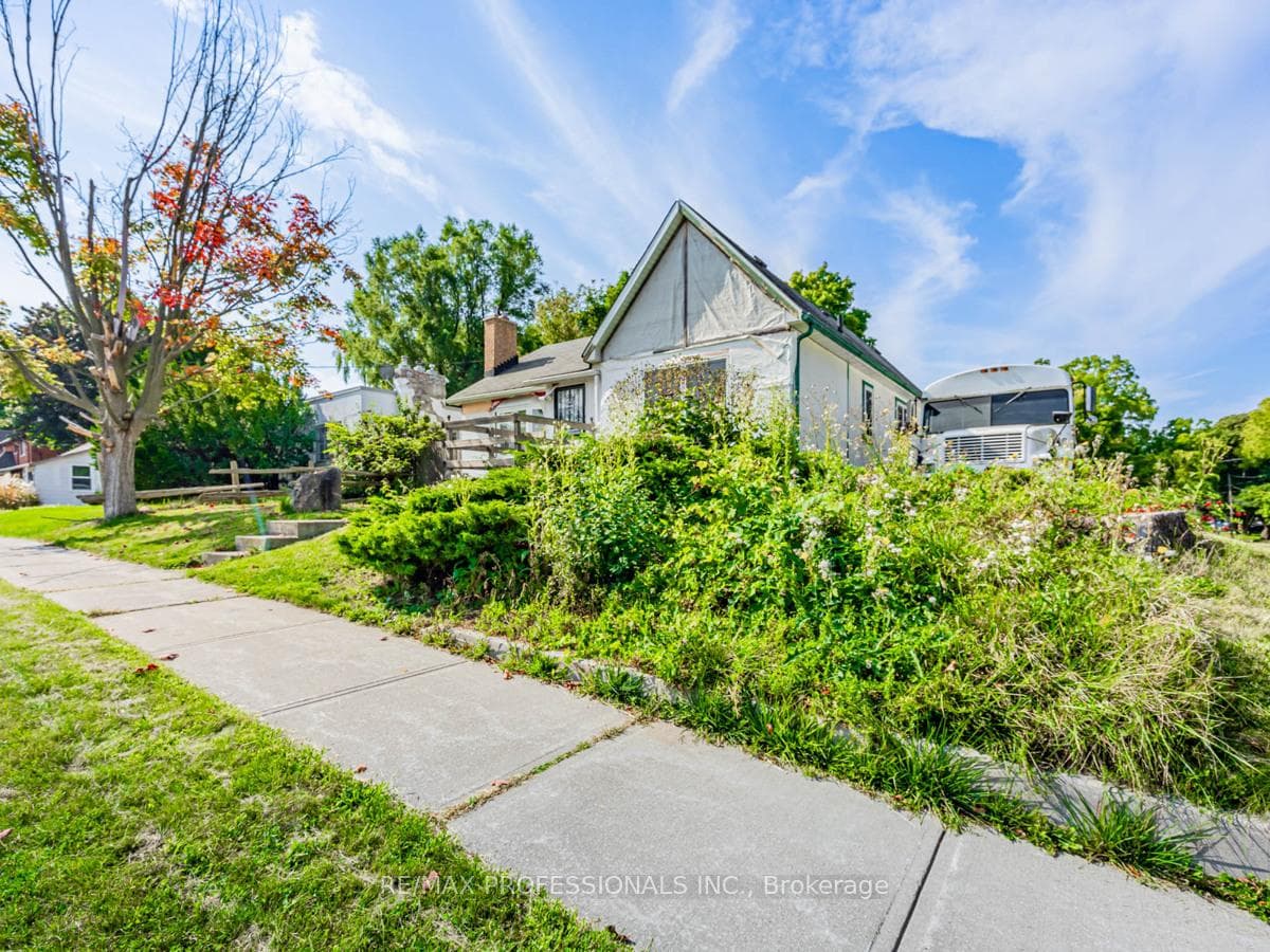 600 Athol Street photo 22