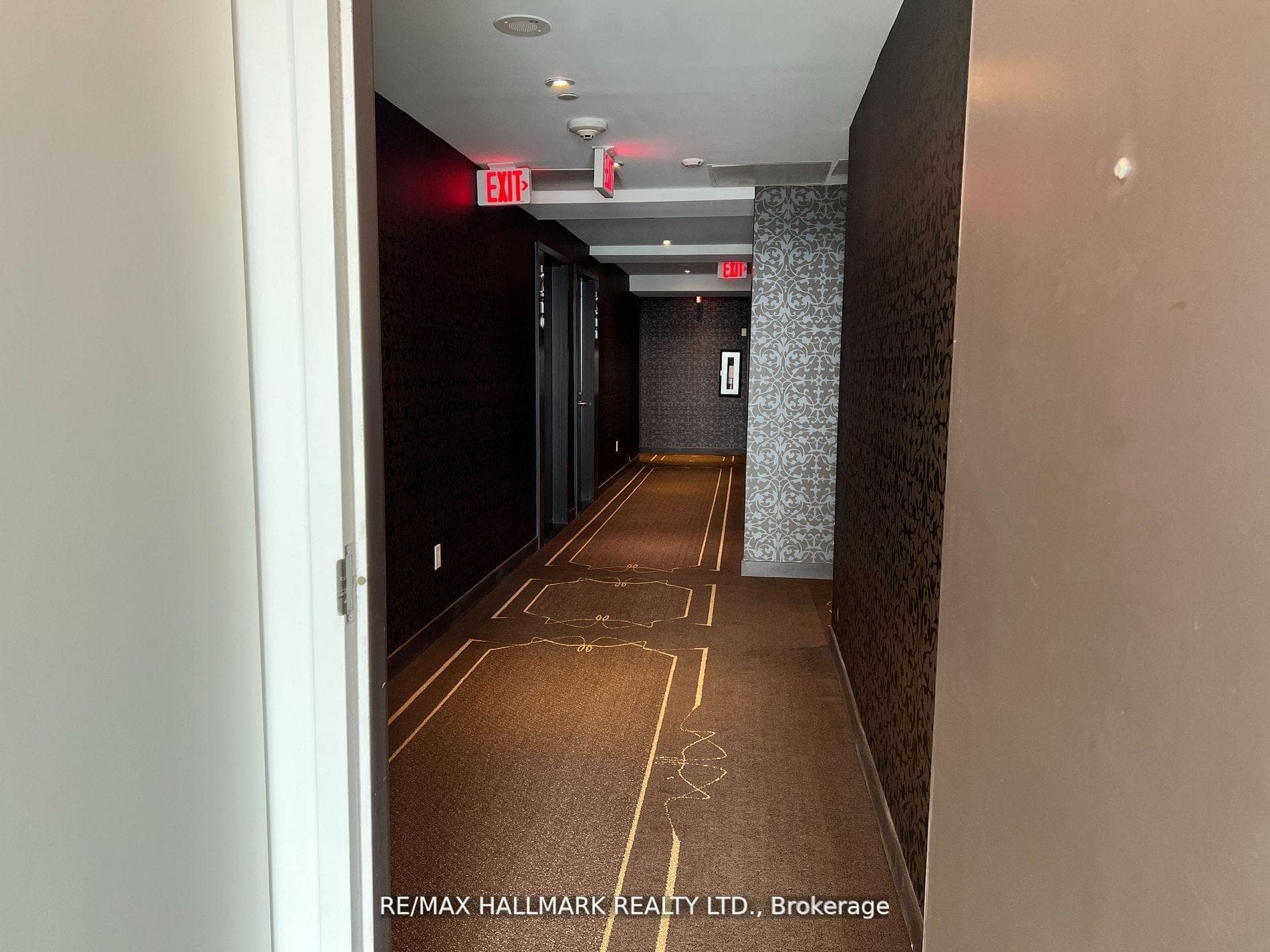 197 Yonge Street Unit 5408 photo 9