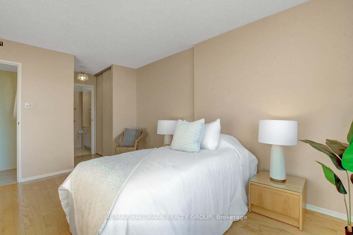 200 Lafontaine Avenue Unit 706 photo 19