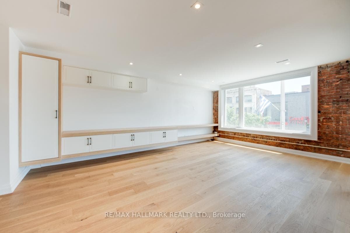 628 Danforth Avenue Unit 203 photo 1