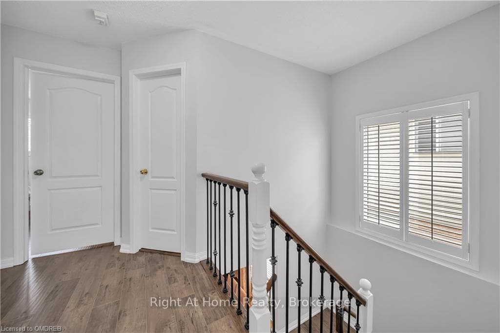 687 EDWARDS Avenue photo 9